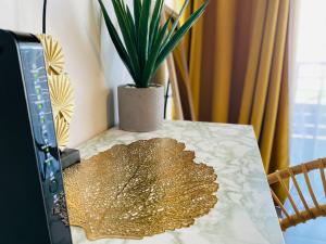 a table with a potted plant on top of it at Hibis Gold in Cayenne