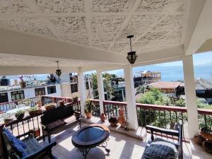 a living room with a table and chairs on a balcony at Hotel Sueño Real in Panajachel