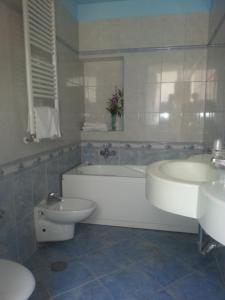 Koupelna v ubytování Hotel Louisiana
