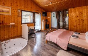 a bedroom with a bed and a bath tub and a bed and a bath tub at Awesome Home In Karlovac in Karlovac
