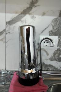 a blender sitting on top of a counter at Lakeview Villa Nardi in Ksamil