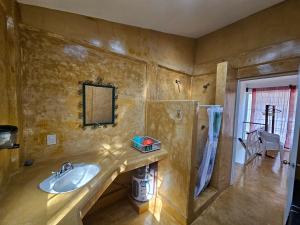 a bathroom with a sink and a mirror at Alojamiento El Dorado in Barrio Nuevo +13 photos