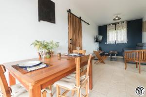 a dining room with a wooden table and chairs at Gîte des petites pyrénées in Ausseing