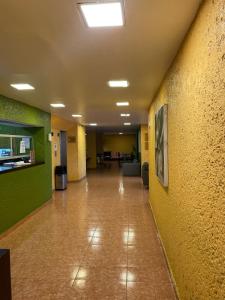 an empty hallway in a hospital with green and yellow walls at Hotel de Cuautla in Cuautla Morelos