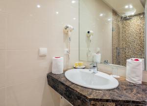 Koupelna v ubytování Hotel Ayoub & Spa