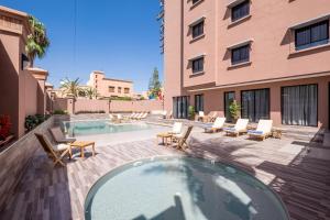 Bazén v ubytování Hotel Ayoub & Spa nebo v jeho okolí