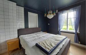 a bedroom with a bed and a window at Paulinas Hus in Laholm