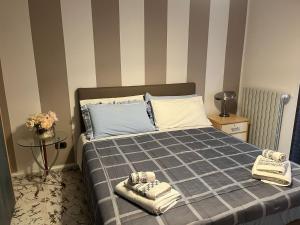 a bedroom with a bed with two towels on it at B&B Le Giadali in Praia a Mare