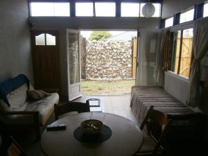 a living room with a table and a couch at CABAÑA ÚNICA in Miramar