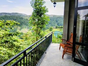 a balcony with a bench and a view of the mountains at Ella Claython Hills in Ella