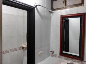 a bathroom with a mirror and a sink at Hotel Campestre Kosta Azul in Villavicencio
