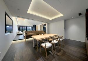 a dining room with a table and chairs at Lomä Central Peaks in Shinano