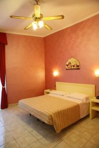 Postel nebo postele na pokoji v ubytování Hotel PRINCIPE AMEDEO