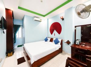 a bedroom with a bed and a tv in it at Palette Anh Vu Hotel Phu Quoc in Phú Quốc