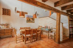 a dining room with a table and chairs at Casa La Romana in Ayllón