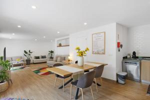 a kitchen and living room with a table and chairs at Casa Aurora in Campo do Gerês