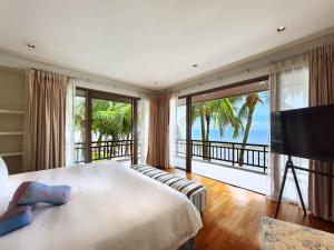a bedroom with a large bed and a view of the ocean at Rest Detail Hotel Hua Hin in Hua Hin