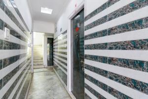a hallway with an american flag wall at Via Ayush Villa, Hiland Park in Kolkata +20 photos