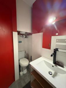 a bathroom with a white sink and a toilet at Douglas in Saint Malo