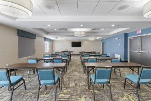 a classroom with tables and chairs and a screen at Hampton Inn Salem in Salem +72 photos