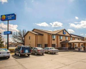 a car dealership with cars parked in front of a building at Comfort Inn Morris I-80 in Morris