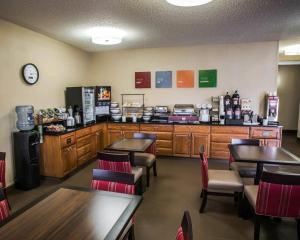 a restaurant with tables and chairs and a counter at Comfort Inn Morris I-80 in Morris +22 photos