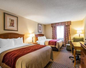 a hotel room with two beds and a desk at Quality Inn Ashland in Ashland +18 photos
