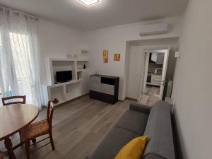 a living room with a couch and a table at Da Fede al mare in Moneglia