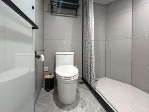 a small bathroom with a toilet and a shower at Vessel 1 - Ukc9441 in Glasgow +2 photos