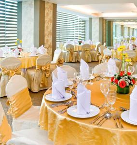 Restaurace v ubytování St Giles Hotel Makati + 19 fotografií