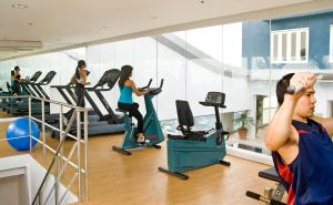 Fitness centrum a/nebo fitness zařízení v ubytování St Giles Hotel Makati