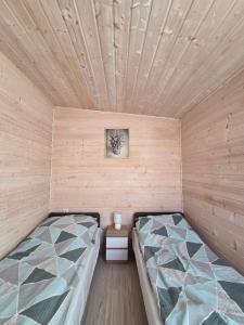 a small room with two beds in a sauna at Zacisze in Józefów +5 photos