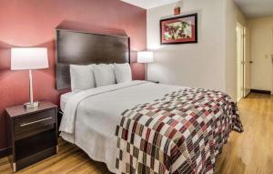 a hotel room with a large bed and two lamps at Boardman in McKays Corners