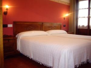 Łóżko lub łóżka w pokoju w obiekcie Casa Torreteyera