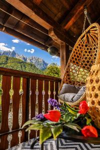 a swing on a porch with a view of mountains at Casa DiMont Sauna & Relax in Salino