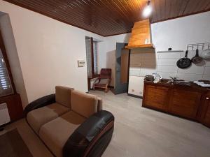 a living room with a couch and a kitchen at Studio à Pontarlier in Pontarlier