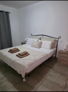 a bedroom with a large bed with towels on it at Barlovento Apartment 2 in Playa Honda