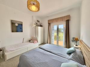 a bedroom with a bed and a window at Casita Bouganvilla in Roses