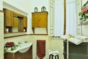 a bathroom with a sink and a sink at Residenze d'Epoca Palazzo Coli Bizzarrini in Siena