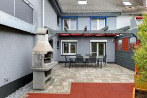 a house with a patio with a table and chairs at Ferienhaus Sieger in Salem