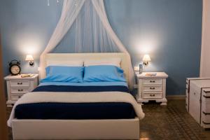 A bed or beds in a room at A Casa Di Lilly Még 15 kép
