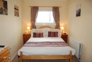En eller flere senger på et rom på Beckside Guest House Keswick
