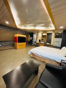 a hotel room with a bed and a tv at Walker Motel 2 in Taipei