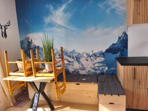 a room with a mountain mural on the wall at Résidences de Mélisa La Foux d'Allos in La Foux d'Allos