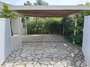 an entrance to a backyard with a stone patio at La Petite Bergerie in Fréjus