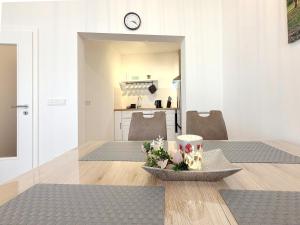 a dining room with a table with flowers on it at Altstadtidyll in Lübbenau