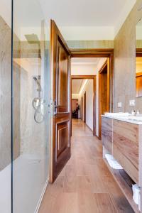 a bathroom with a walk in shower and a glass door at Villa Zina in Pasiano di Pordenone +43 photos