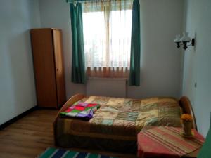 Кровать или кровати в номере Ranczo Pindorówka