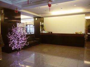 a lobby with a purple christmas tree in the middle at E Moon Hotel in Taichung