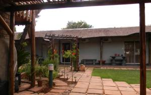 an outside view of a house with a patio at La Postma House in Postmasburg